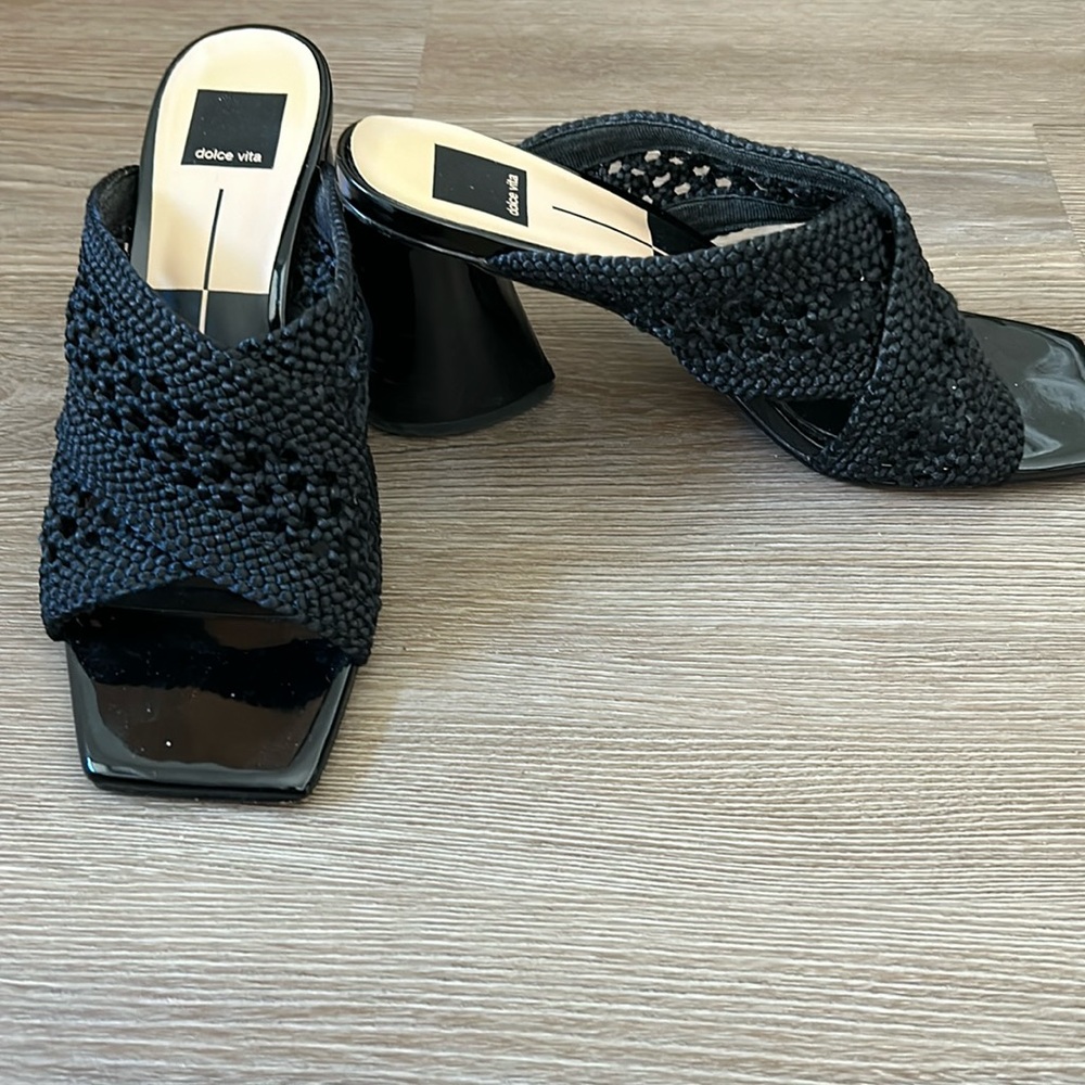 Dolce Vita woven comfy cross-over slide sandals with chunky heel, size 9.5